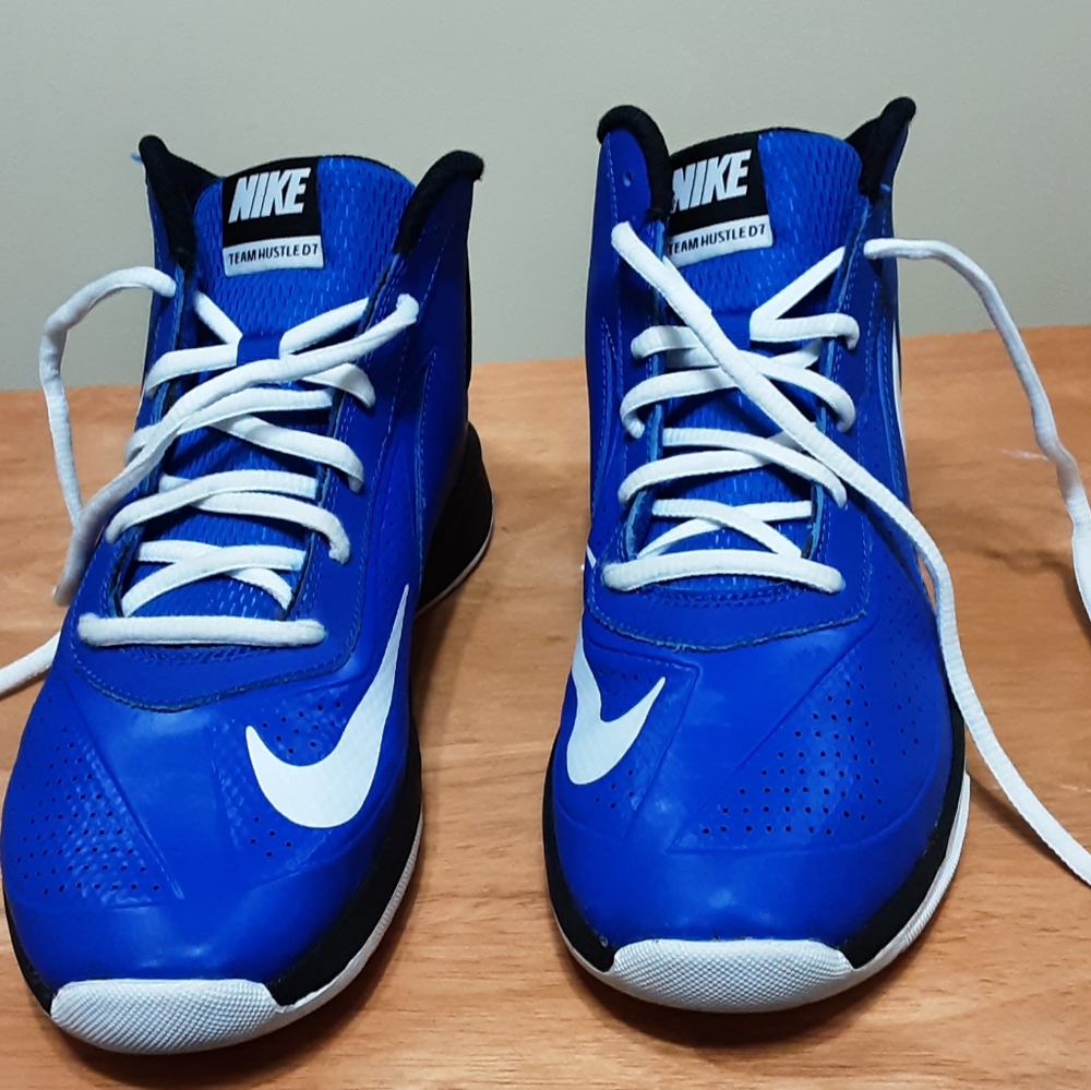 Nike BOYS. Blue Sneakers 6.5 Y